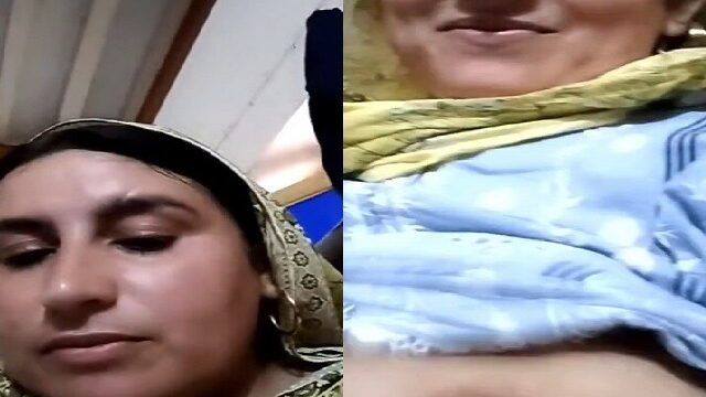 Mature Muslim aunty shows huge boobs and fat pussy xxx video call