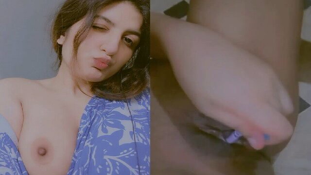 Pakistani girl masturbating shaved pussy with tootbrush xxx muslim mms